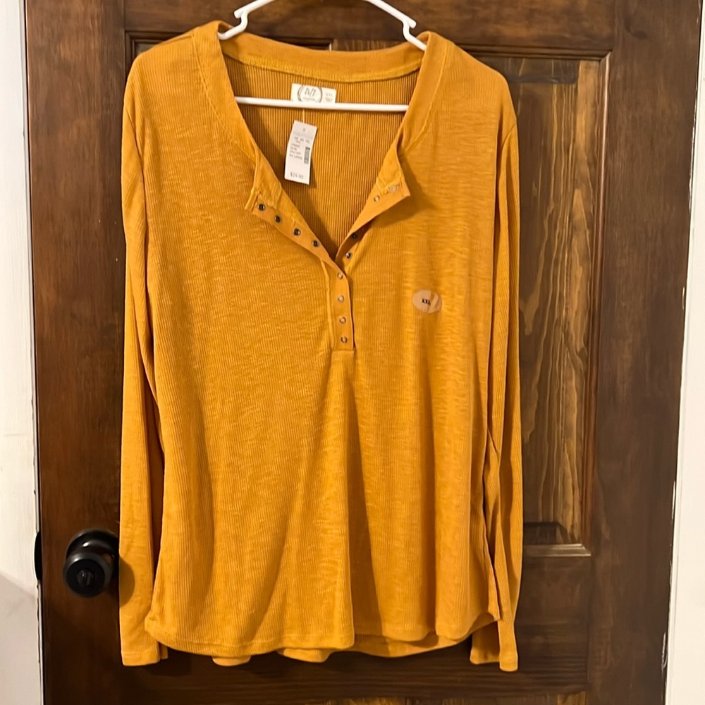 Maurice’s tee